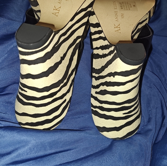 Women's Size 10M Sandals - Picture 4 of 6